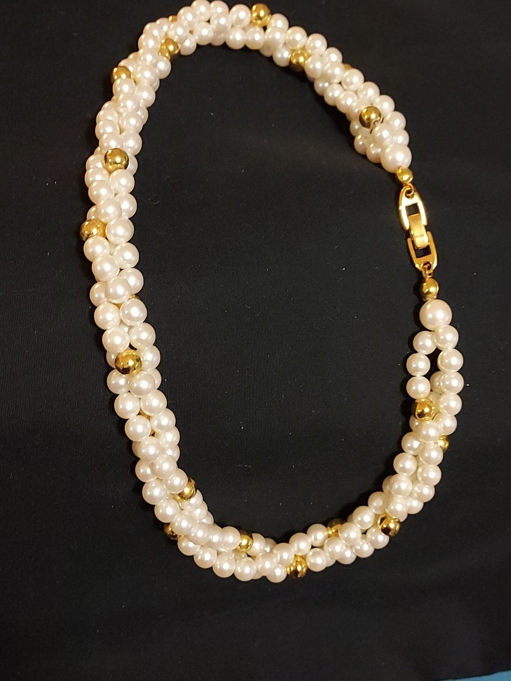 Classic  16 Inch Faux  Pearl and Gold Bead Choker Necklace - White/Gold. Unisex.
